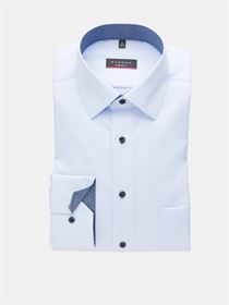 Eterna lyseblå skjorte med kontrast mønster. Modern Fit 3215 11 X15P